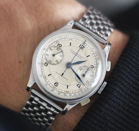 6. Off-white sector dial, blue leaf hands, black print, blue tachy scale